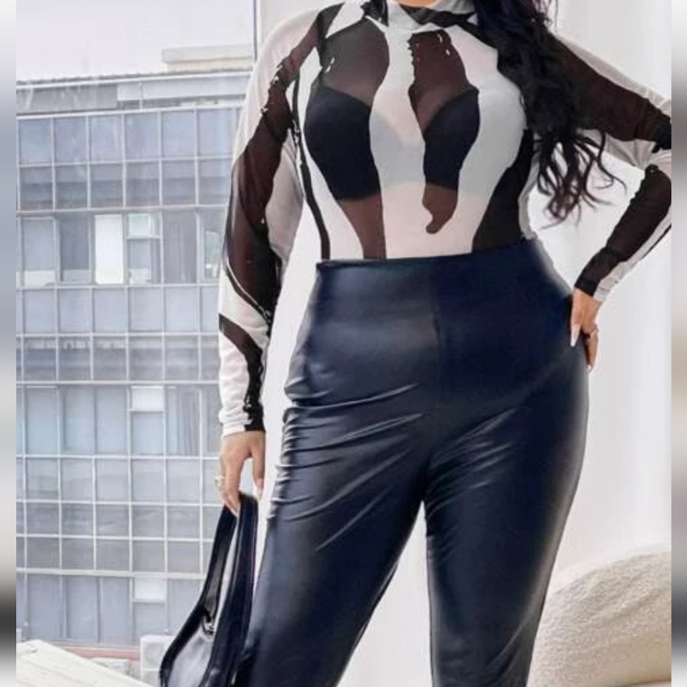 NWOT BLACK AND WHITE BODYSUIT